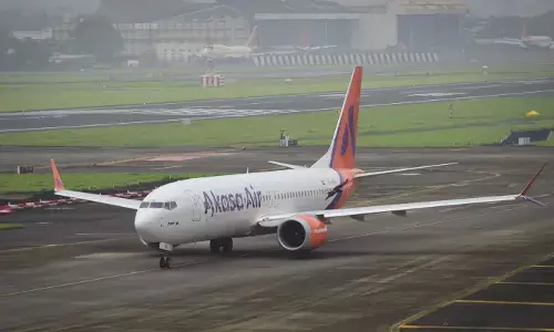 ದಿಲ್ಲಿಗೆ ಹೊರಟಿದ್ದ ಆಕಾಶ ಏರ್ ವಿಮಾನಕ್ಕೆ ಹಕ್ಕಿ ಢಿಕ್ಕಿ; ತಪ್ಪಿದ ಅವಘಡ