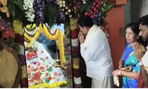 ಕುಟುಂಬ ಸಮೇತರಾಗಿ ಹಾಸನಾಂಬೆ ದರ್ಶನ ಪಡೆದ ಸಚಿವ ತಂಗಡಗಿ