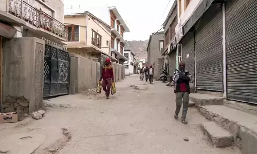 ಲಡಾಖ್ ಪ್ರತಿಭಟನೆ | ಬೇಡಿಕೆಗಳನ್ನು ಸಹಾನುಭೂತಿಯಿಂದ ಪರಿಗಣಿಸುವ ಅಗತ್ಯವಿದೆ: ಮಾಜಿ ಅಧಿಕಾರಿಗಳು