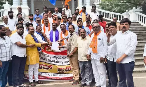 ಕಲಬುರಗಿ | ಸಿಜೆಐ ಬಿ.ಆರ್.ಗವಾಯಿ ಮೇಲೆ ಶೂ ಎಸೆತ ಖಂಡಿಸಿ ಜಿಲ್ಲಾ ನಾಗರಿಕ ಹೋರಾಟ ಸಮಿತಿಯಿಂದ ಪ್ರತಿಭಟನೆ