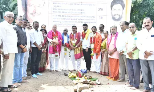 ಹೊಸಪೇಟೆ | ರಸ್ತೆ ಕಾಮಗಾರಿಗಳಿಗೆ ಶಾಸಕ ಹೆಚ್.ಆರ್.  ಗವಿಯಪ್ಪ ಭೂಮಿ ಪೂಜೆ