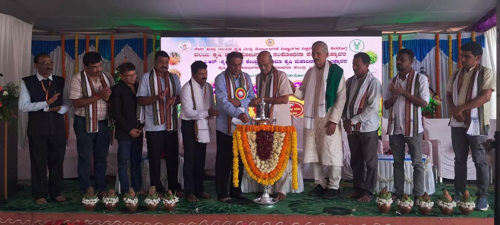 ಕೃಷಿಯಲ್ಲಿ ಮಿಶ್ರ ಬೆಳೆಯಿಂದ ಸ್ವಾವಲಂಬಿಯಾಗಲು ಸಾಧ್ಯ: ಮಂಜುನಾಥ ಭಂಡಾರಿ ಕೃಷಿಯಲ್ಲಿ ಮಿಶ್ರ ಬೆಳೆಯಿಂದ ಸ್ವಾವಲಂಬಿಯಾಗಲು ಸಾಧ್ಯ: ಮಂಜುನಾಥ ಭಂಡಾರಿ