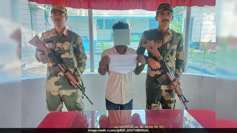 ಭಾರತ-ಬಾಂಗ್ಲಾದೇಶ ಗಡಿ ಬಳಿ 2.82 ಕೋಟಿ ರೂ. ಮೌಲ್ಯದ ಚಿನ್ನ ಸಹಿತ ಕಳ್ಳಸಾಗಣೆದಾರನ ಬಂಧನ ಭಾರತ-ಬಾಂಗ್ಲಾದೇಶ ಗಡಿ ಬಳಿ 2.82 ಕೋಟಿ ರೂ. ಮೌಲ್ಯದ ಚಿನ್ನ ಸಹಿತ ಕಳ್ಳಸಾಗಣೆದಾರನ ಬಂಧನ