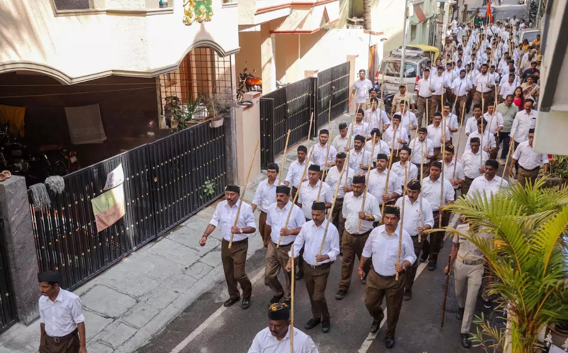 ದಲಿತ, ಶೋಷಿತರ ಹೋರಾಟಗಳು ಸ್ವಾತಂತ್ರ್ಯ ಉದ್ಯಾನದಲ್ಲಿ, ಆರೆಸ್ಸೆಸ್ ಮೆರವಣಿಗೆ ರಾಜಧಾನಿಯ ಬೀದಿ-ಬೀದಿಗಳಲ್ಲಿ..! ದಲಿತ, ಶೋಷಿತರ ಹೋರಾಟಗಳು ಸ್ವಾತಂತ್ರ್ಯ ಉದ್ಯಾನದಲ್ಲಿ, ಆರೆಸ್ಸೆಸ್ ಮೆರವಣಿಗೆ ರಾಜಧಾನಿಯ ಬೀದಿ-ಬೀದಿಗಳಲ್ಲಿ..!