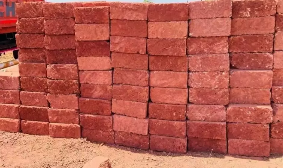 ಬೈಂದೂರು | ಅಕ್ರಮ ಕೆಂಪು ಕಲ್ಲು ಗಣಿಗಾರಿಕೆಗೆ ದಾಳಿ: ಸೊತ್ತು ವಶ