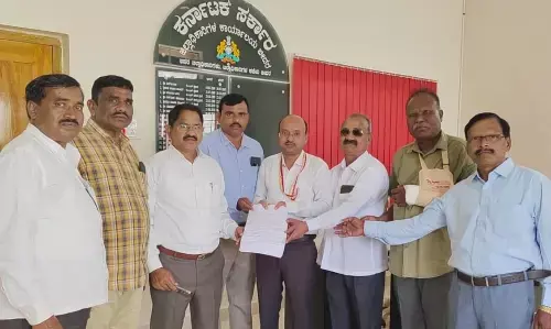 ಬೀದರ್ |ಸಿಜೆಐ ಗವಾಯಿ ಮೇಲೆ ಶೂ ಎಸೆದ ವಕೀಲನ ವಿರುದ್ಧ ಕ್ರಮಕ್ಕೆ ಆಗ್ರಹಿಸಿ ಮಾದಿಗ ನೌಕರರ ಸಂಘದಿಂದ ಮನವಿ ಸಲ್ಲಿಕೆ