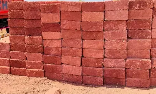 ಬೈಂದೂರು | ಅಕ್ರಮ ಕೆಂಪು ಕಲ್ಲು ಗಣಿಗಾರಿಕೆಗೆ ದಾಳಿ: ಸೊತ್ತು ವಶ