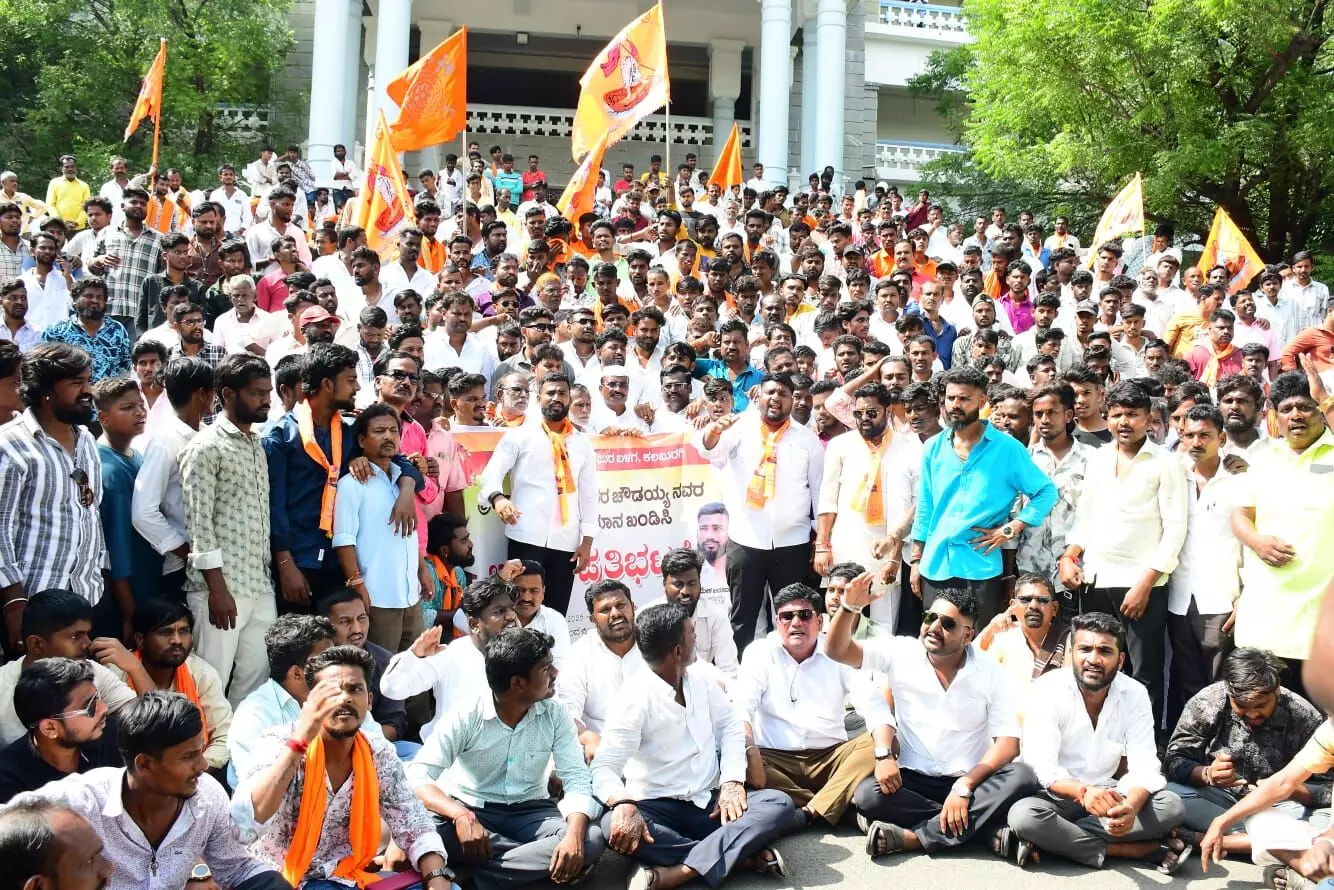 ಕಲಬುರಗಿ | ಅಂಬಿಗರ ಚೌಡಯ್ಯ ಗೆಳೆಯರ ಬಳಗದಿಂದ ಬೃಹತ್ ಪ್ರತಿಭಟನೆ ಕಲಬುರಗಿ | ಅಂಬಿಗರ ಚೌಡಯ್ಯ ಗೆಳೆಯರ ಬಳಗದಿಂದ ಬೃಹತ್ ಪ್ರತಿಭಟನೆ