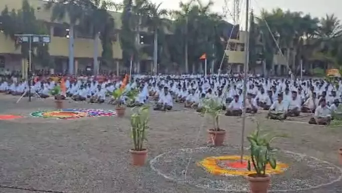 ಕಲಬುರಗಿ| ಕಾಂಗ್ರೆಸ್ ಎಂಎಲ್ಎ ಒಡೆತನದ ಶಾಲೆಯಲ್ಲಿ ಆರೆಸ್ಸೆಸ್ ಬೈಠಕ್, ಪಥಸಂಚಲನ : ಶಾಸಕ ಎಂ.ವೈ ಪಾಟೀಲ್ ಸ್ಪಷ್ಟನೆ ಕಲಬುರಗಿ| ಕಾಂಗ್ರೆಸ್ ಎಂಎಲ್ಎ ಒಡೆತನದ ಶಾಲೆಯಲ್ಲಿ ಆರೆಸ್ಸೆಸ್ ಬೈಠಕ್, ಪಥಸಂಚಲನ : ಶಾಸಕ ಎಂ.ವೈ ಪಾಟೀಲ್ ಸ್ಪಷ್ಟನೆ