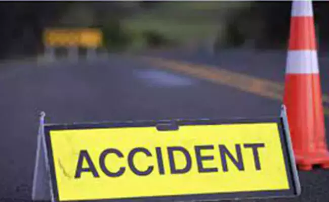 ಕಾರು ಢಿಕ್ಕಿ: ರಸ್ತೆ ದಾಟುತ್ತಿದ್ದ ಮಹಿಳೆ ಮೃತ್ಯು