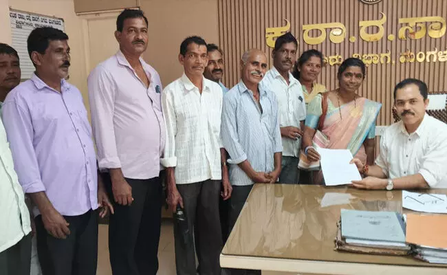 ಕುಪ್ಪೆಪದವು–ಇರುವೈಲು ಮಾರ್ಗದಲ್ಲಿ ಸರಕಾರಿ ಬಸ್ ಸಂಚಾರಕ್ಕೆ ಆಗ್ರಹ ಕುಪ್ಪೆಪದವು–ಇರುವೈಲು ಮಾರ್ಗದಲ್ಲಿ ಸರಕಾರಿ ಬಸ್ ಸಂಚಾರಕ್ಕೆ ಆಗ್ರಹ