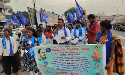 ಬ್ರಹ್ಮಾವರ | ಸಿಜೆಐ ಮೇಲೆ ಶೂ ಎಸೆದ ವಕೀಲನ ಗಡಿಪಾರಿಗೆ ಆಗ್ರಹಿಸಿ ಪ್ರತಿಭಟನೆ