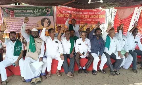 ಬೀದರ್ | ವಿವಿಧ ಬೇಡಿಕೆ ಈಡೇರಿಸುವಂತೆ ಆಗ್ರಹಿಸಿ ರೈತ, ಕಾರ್ಮಿಕ, ದಲಿತ ಸಂಘಟನೆಗಳ ಒಕ್ಕೂಟದಿಂದ ಧರಣಿ