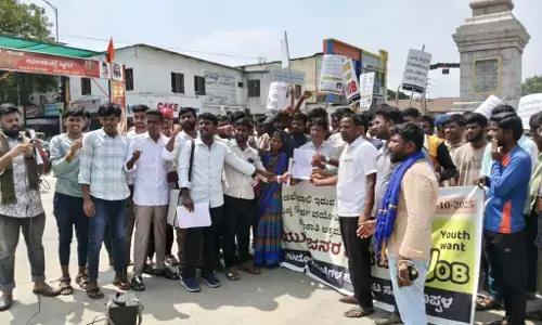 ಕೊಪ್ಪಳ  | ವಿವಿಧ ಇಲಾಖೆಗಳಲ್ಲಿ ಖಾಲಿ ಇರುವ ಹುದ್ದೆಗಳನ್ನು ಭರ್ತಿ ಮಾಡುವಂತೆ ಆಗ್ರಹಿಸಿ ಪ್ರತಿಭಟನೆ