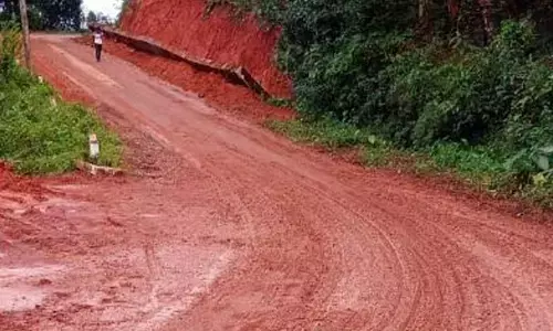 ಉಪ್ಪಿನಂಗಡಿ | ರಸ್ತೆ ಕೆಸರುಮಯ : ಸಂಚಾರಕ್ಕೆ ಪರದಾಟ