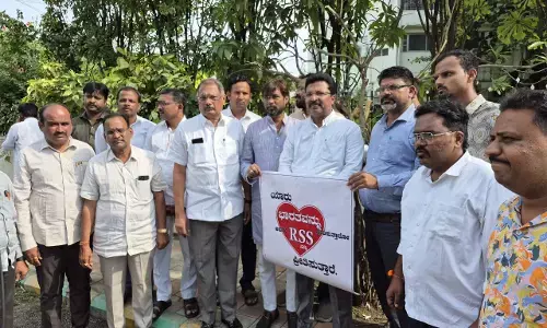 ಕಲಬುರಗಿ | ಆರೆಸ್ಸೆಸ್ ನಿಷೇಧದ ಬಗ್ಗೆ ಪ್ರಿಯಾಂಕ್ ಖರ್ಗೆಯಿಂದ ಪತ್ರ ಹಿನ್ನೆಲೆ : ಬಿಜೆಪಿಯಿಂದ ಪೋಸ್ಟ‌ರ್ ಅಭಿಯಾನ