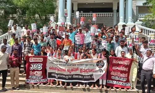 ಕಲಬುರಗಿ | ವಿವಿಧ ಇಲಾಖೆಗಳಲ್ಲಿ ಖಾಲಿ ಇರುವ ಹುದ್ದೆಗಳ ಭರ್ತಿಗೆ ಆಗ್ರಹಿಸಿ ಉದ್ಯೋಗಾಕಾಂಕ್ಷಿಗಳಿಂದ ಪ್ರತಿಭಟನೆ