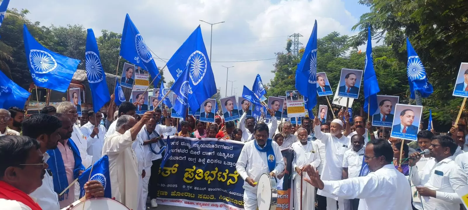ಸಿಂಧನೂರು | ಮುಖ್ಯನ್ಯಾಯಮೂರ್ತಿ ಸಿಜೆಐ ಮೇಲಿನ ದಾಳಿ ಖಂಡಿಸಿ ಬೃಹತ್ ಪ್ರತಿಭಟನೆ