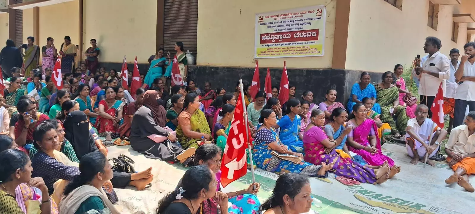 ಬಿ.ಸಿ.ರೋಡ್: ಕನಿಷ್ಠಕೂಲಿ, ತುಟ್ಟಿಭತ್ತೆ ಪಾವತಿಸುವಮತೆ ಆಗ್ರಹಿಸಿ ಹಕ್ಕೊತ್ತಾಯ ಸಭೆ ಬಿ.ಸಿ.ರೋಡ್: ಕನಿಷ್ಠಕೂಲಿ, ತುಟ್ಟಿಭತ್ತೆ ಪಾವತಿಸುವಮತೆ ಆಗ್ರಹಿಸಿ ಹಕ್ಕೊತ್ತಾಯ ಸಭೆ