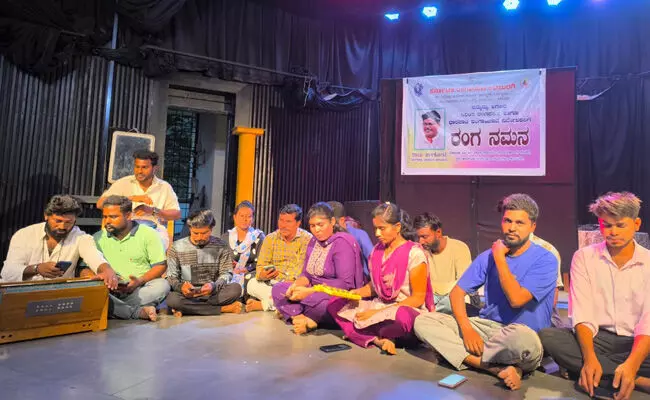 ಕಲಬುರಗಿ | ರಂಗಾಯಣದಲ್ಲಿ ರಾಜು ತಾಳಿಕೋಟೆಗೆ ಶ್ರದ್ಧಾಂಜಲಿ ಕಲಬುರಗಿ | ರಂಗಾಯಣದಲ್ಲಿ ರಾಜು ತಾಳಿಕೋಟೆಗೆ ಶ್ರದ್ಧಾಂಜಲಿ