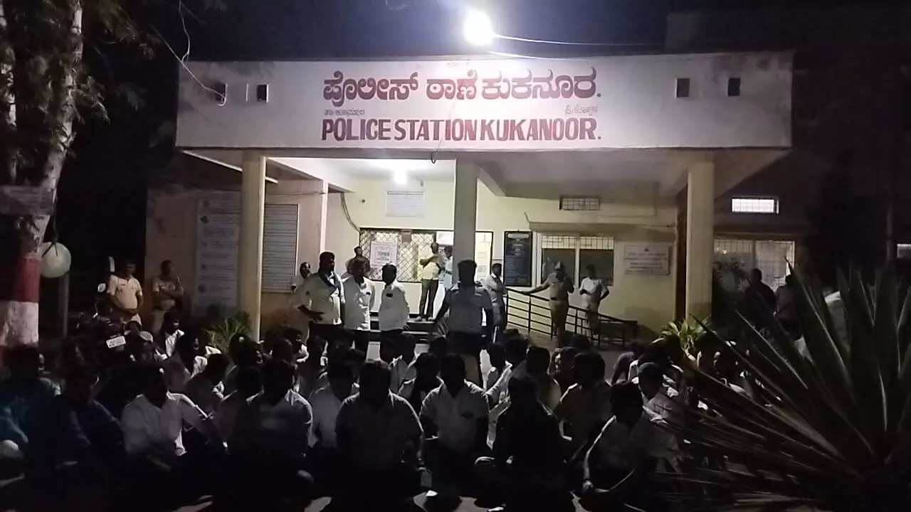 ಕೊಪ್ಪಳ | ಸಮಸ್ಯೆ ಹೇಳಲು ಠಾಣೆಗೆ ಬಂದ ದಲಿತ ಯುವಕನ ಮೇಲೆ ಪಿಎಸ್‌ಐ ನಿಂದ ಹಲ್ಲೆ; ಆರೋಪ