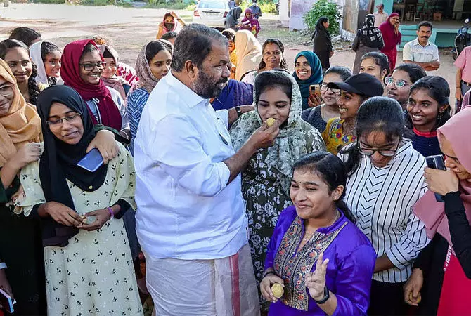 ಕೇರಳ | ಕ್ಯಾಥೋಲಿಕ್ ಶಾಲೆಯಲ್ಲಿ ಭುಗಿಲೆದ್ದ ವಿವಾದಕ್ಕೆ ತೆರೆ : ವಿದ್ಯಾರ್ಥಿನಿಗೆ ಹಿಜಾಬ್ ಧರಿಸಲು ಅವಕಾಶ ನೀಡುವಂತೆ ನಿರ್ದೇಶಿಸಿದ ಶಿಕ್ಷಣ ಸಚಿವ ವಿ.ಶಿವನ್‌ಕುಟ್ಟಿ