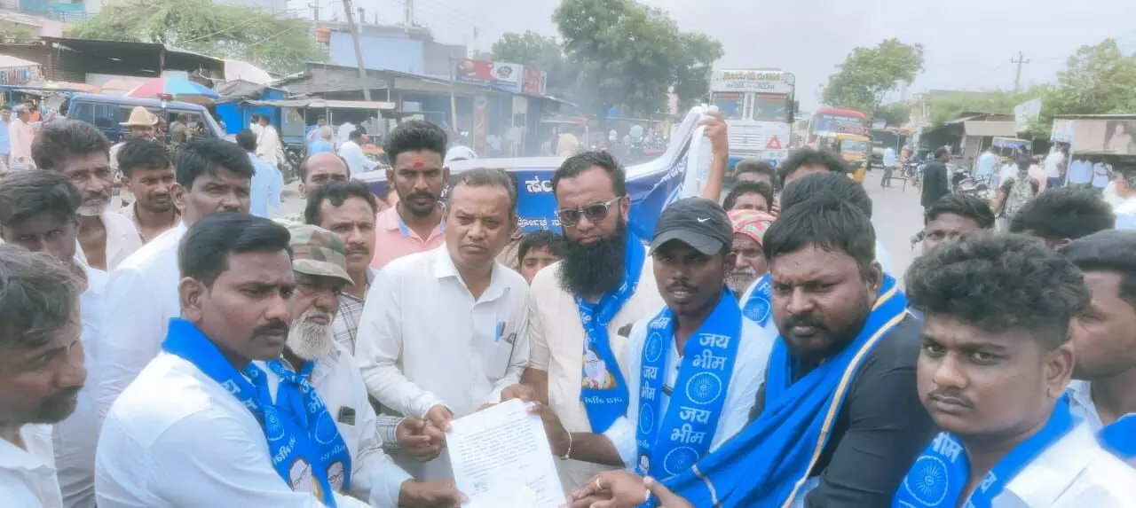 ಸೇಡಂ | ಸಿಜೆಐ ಗವಾಯಿ ಅವರ ಮೇಲೆ ಶೂ ಎಸೆತ ಪ್ರಕರಣ: ಆರೋಪಿಗೆ ಕಠಿಣ ಶಿಕ್ಷೆಗೆ ಆಗ್ರಹಿಸಿ ಪ್ರತಿಭಟನೆ