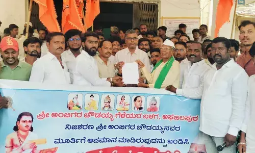 ಅಫಜಲಪುರ | ಚೌಡಯ್ಯ ಮೂರ್ತಿಗೆ ಅಪಮಾನ : ಕಿಡಿಗೇಡಿಗಳನ್ನು ಗಡಿಪಾರು ಮಾಡುವಂತೆ ಆಗ್ರಹಿಸಿ ಪ್ರತಿಭಟನೆ