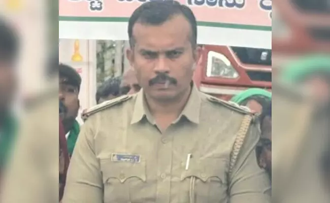 ಕೊಪ್ಪಳ | ದಲಿತ ಯುವಕನ ಮೇಲೆ ಹಲ್ಲೆ ಪ್ರಕರಣ : ಪ್ರತಿಭಟನೆಯ ನಂತರ ಪಿಎಸ್‌ಐ ಅಮಾನತು