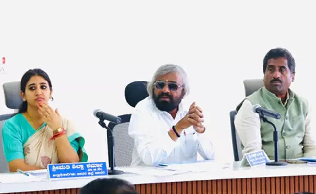 ಬೀದರ್ | ಮೈಕ್ರೋ ಯೋಜನೆಯಡಿ ಜಿಲ್ಲೆಗೆ ಮಂಜೂರಾಗಿದ್ದ 308 ಕೋಟಿ ರೂ. ಬಾಕಿ ಹಣಕ್ಕೆ ಪ್ರಸ್ತಾವನೆ ಸಲ್ಲಿಸಲು ಸಚಿವ ಈಶ್ವರ್ ಖಂಡ್ರೆ ಸೂಚನೆ