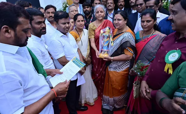 ಏಕಸೌಮ್ಯ ಮಾರುಕಟ್ಟೆ ವ್ಯವಸ್ಥೆಗೆ ಕಡಿವಾಣ ಹಾಕಲು ವಿತ್ತ ಸಚಿವೆಗೆ ಜಿಲ್ಲಾ ಬಿಜೆಪಿ ನಿಯೋಗ ಮನವಿ