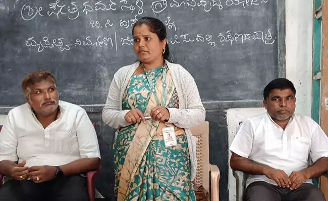 ಬಳ್ಳಾರಿ | ಸೌಲಭ್ಯಗಳ ಸದ್ಭಳಕೆಯೊಂದಿಗೆ ಪ್ರಗತಿ ಹೊಂದಿ : ರೇಖಾ