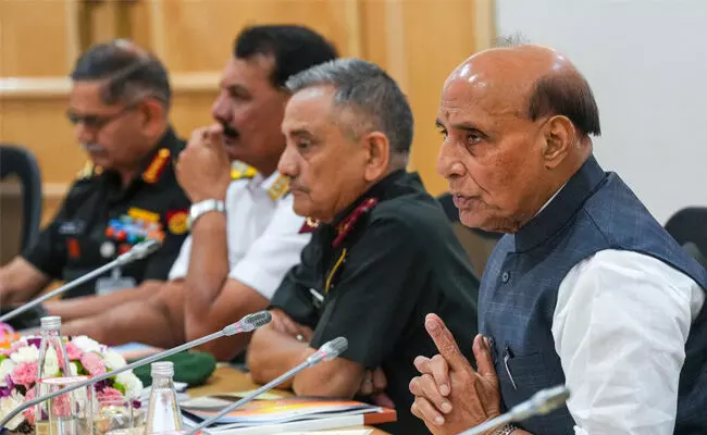 ಮಾಜಿ ಯೋಧರು, ಅವರ ಅವಲಂಬಿತರ ಹಣಕಾಸು ನೆರವು ಶೇ.100ಕ್ಕೆ ಏರಿಕೆ : ರಾಜನಾಥ್ ಸಿಂಗ್ ಅಸ್ತು