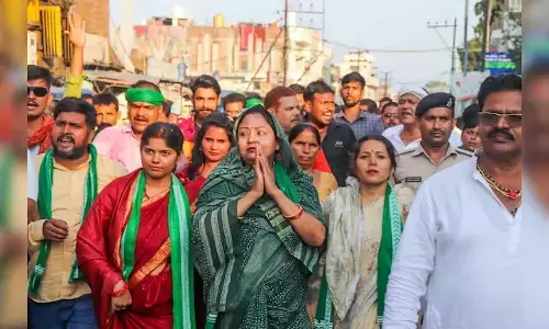 ಚುನಾವಣಾ ಟಿಕೆಟ್ ಗಾಗಿ ಬಹಿರಂಗವಾಗಿ ಪತ್ನಿಯನ್ನೇ ಅಸಮರ್ಥೆ ಎಂದ ಪತಿ!