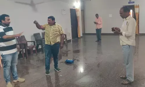 ರಾಯಚೂರು | ವಸತಿ ವಿನ್ಯಾಸದ ಅನುಮೋದನೆಗೆ ಲಂಚದ ಬೇಡಿಕೆ ಆರೋಪ : ಸುಡಾ ಕಚೇರಿಯಲ್ಲಿ ಡಿಸೇಲ್ ಸುರಿದುಕೊಂಡು ವ್ಯಕ್ತಿ ಆತ್ಮಹತ್ಯೆಗೆ ಯತ್ನ