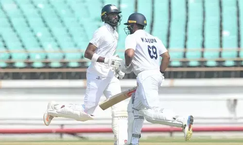 ರಣಜಿ ಟ್ರೋಫಿ 2025-26 : ಪಡಿಕ್ಕಲ್, ಕರುಣ್ ಶತಕದ ಜೊತೆಯಾಟ