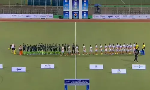 ಪರಸ್ಪರರನ್ನು ಅಭಿನಂದಿಸಿದ ಭಾರತ-ಪಾಕ್ ಹಾಕಿ ಆಟಗಾರರು