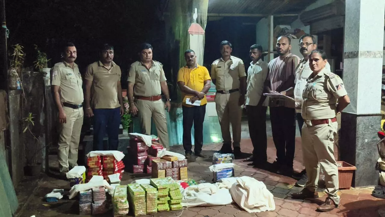 ಉಡುಪಿ | ದೀಪಾವಳಿಗೆ ಅಕ್ರಮ ಪಟಾಕಿ ಸಂಗ್ರಹ: ವಿವಿಧೆಡೆ ಪೊಲೀಸರ ದಾಳಿ; ಪಟಾಕಿ ವಶ