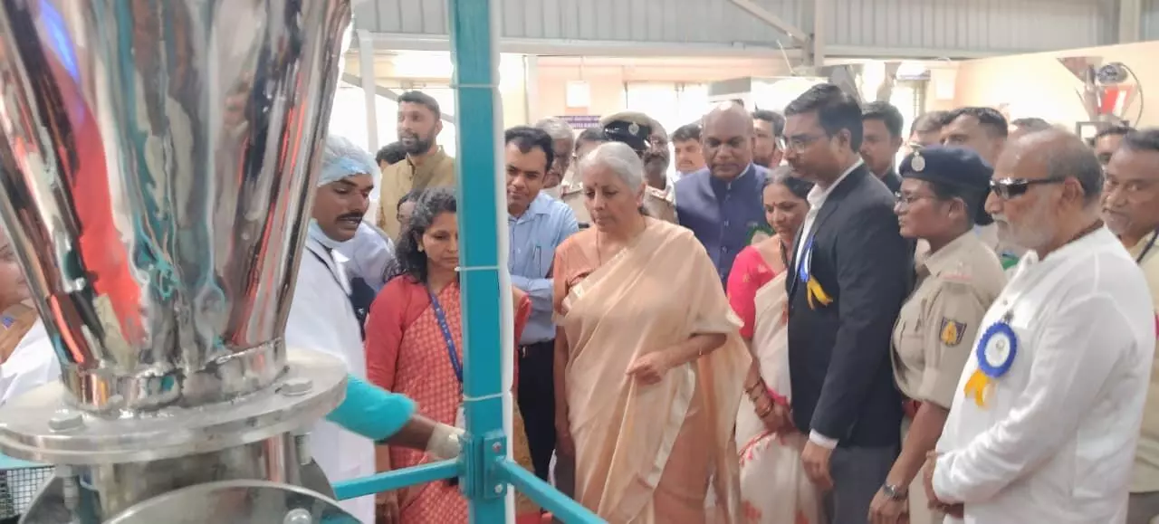 ಸಿಂಧನೂರು | ʼರೈತರ ತರಬೇತಿ, ಸಾಮಾನ್ಯ ಸೌಲಭ್ಯ ಕೇಂದ್ರʼ ಲೋಕಾರ್ಪಣೆಗೊಳಿಸಿದ ಕೇಂದ್ರ ಸಚಿವೆ ನಿರ್ಮಲಾ ಸೀತಾರಾಮನ್