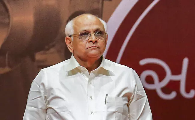 ಗುಜರಾತ್ನ ರಾಜಕೀಯದಲ್ಲಿ ಮಹತ್ತರ ಬದಲಾವಣೆ: ಸಂಪುಟ ವಿಸ್ತರಣೆಗೆ ಮುನ್ನ ಎಲ್ಲ ಸಚಿವರ ರಾಜೀನಾಮೆ ಗುಜರಾತ್ನ ರಾಜಕೀಯದಲ್ಲಿ ಮಹತ್ತರ ಬದಲಾವಣೆ: ಸಂಪುಟ ವಿಸ್ತರಣೆಗೆ ಮುನ್ನ ಎಲ್ಲ ಸಚಿವರ ರಾಜೀನಾಮೆ