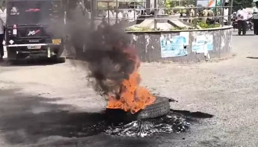 ಕಲಬುರಗಿ: ಸಚಿವ ಪ್ರಿಯಾಂಕ್ ಖರ್ಗೆ ಬೆಂಬಲಿಸಿ ಚಿತ್ತಾಪುರ ಬಂದ್ ಕಲಬುರಗಿ: ಸಚಿವ ಪ್ರಿಯಾಂಕ್ ಖರ್ಗೆ ಬೆಂಬಲಿಸಿ ಚಿತ್ತಾಪುರ ಬಂದ್