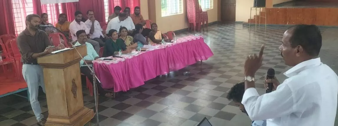 ಹೊಸಬೆಟ್ಟು ಗ್ರಾಮಸಭೆ| ಹಕ್ಕುಪತ್ರ ಸಿಕ್ಕಿ 7ವರ್ಷ ಕಳೆದರೂ ಇನ್ನೂ ಸಿಗದ ನಿವೇಶನ; ಅಪೂರ್ಣ ಸಮೀಕ್ಷೆಗೆ ಗ್ರಾಮಸ್ಥರ ಆಕ್ರೋಶ ಹೊಸಬೆಟ್ಟು ಗ್ರಾಮಸಭೆ| ಹಕ್ಕುಪತ್ರ ಸಿಕ್ಕಿ 7ವರ್ಷ ಕಳೆದರೂ ಇನ್ನೂ ಸಿಗದ ನಿವೇಶನ; ಅಪೂರ್ಣ ಸಮೀಕ್ಷೆಗೆ ಗ್ರಾಮಸ್ಥರ ಆಕ್ರೋಶ