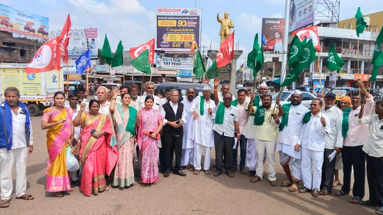 ವಿವಿಧ ಬೇಡಿಕೆಗಳು ಈಡೇರಿಸುವಂತೆ ಒತ್ತಾಯಿಸಿ ಐದನೇ ದಿನವೂ ಮುಂದುವರಿದ ರೈತರ ಪ್ರತಿಭಟನೆ