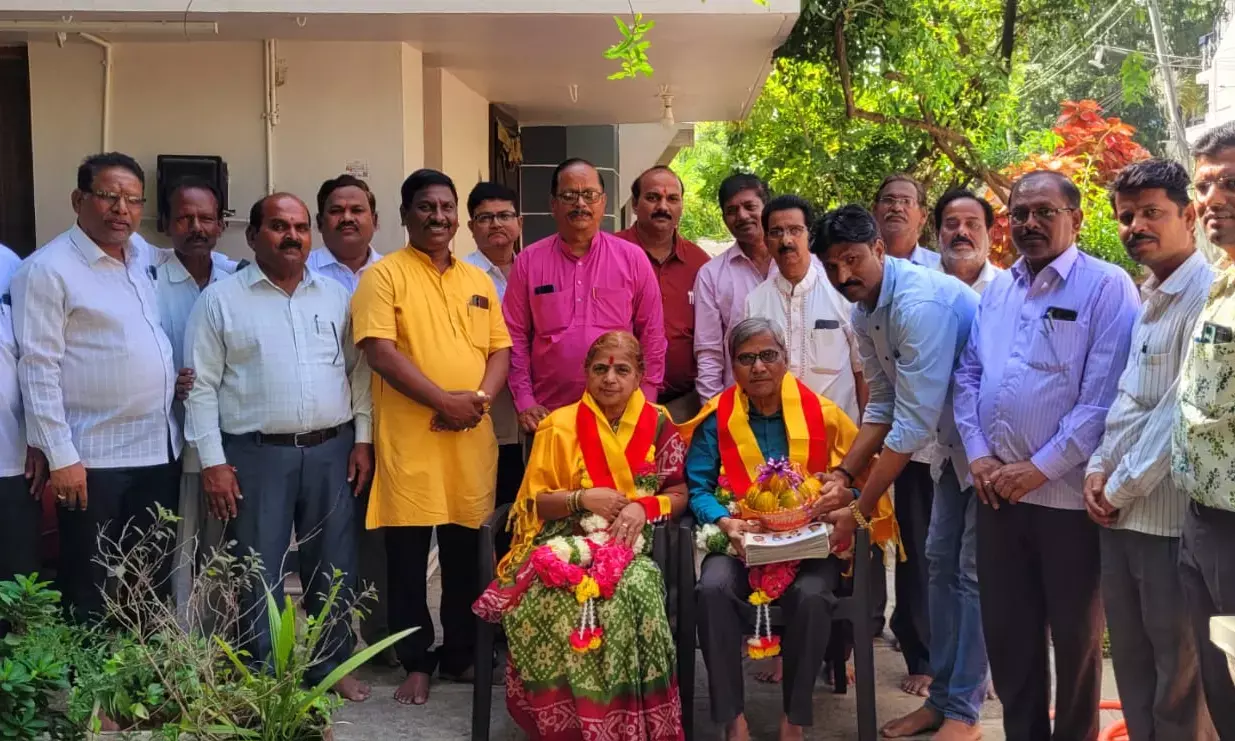 ಅ.18 ರಂದು ನಡೆಯುವ ದಾಸ ಸಾಹಿತ್ಯ ಸಮ್ಮೇಳನಾಧ್ಯಕ್ಷ ಶ್ರೀನಿವಾಸ ಸಿರನೂರಕರ್ ಅವರಿಗೆ ಅಧಿಕೃತ ಆಹ್ವಾನ