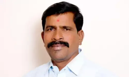 ಕೂಲಿ ಸಮಾಜಕ್ಕೊಂದು ನ್ಯಾಯ, ತಮಗೊಂದು ನ್ಯಾಯನಾ?: ಸಚಿವ ಪ್ರಿಯಾಂಕ್‌ ಖರ್ಗೆಗೆ ಕಟಕಟಿ ಪ್ರಶ್ನೆ