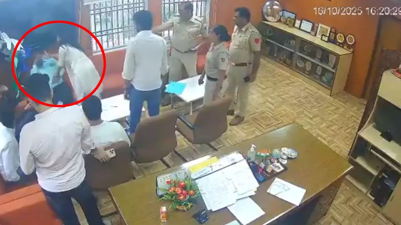 ಪೊಲೀಸ್ ಅಧಿಕಾರಿಗಳ ಸಮಕ್ಷಮದಲ್ಲೇ ದಿಲ್ಲಿ ವಿವಿ ಪ್ರೊಫೆಸರ್ ಗೆ ಎಬಿವಿಪಿ ಸದಸ್ಯೆ, ವಿದ್ಯಾರ್ಥಿನಿಯಿಂದ ಕಪಾಳಮೋಕ್ಷ