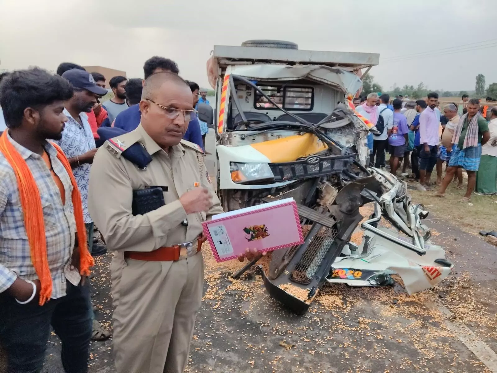 ಹಾವೇರಿ | ರಾಣೆಬೆನ್ನೂರಿನಲ್ಲಿ ಭೀಕರ ರಸ್ತೆ ಅಪಘಾತ: ಮೂವರು ಮೃತ್ಯು, 20ಕ್ಕೂ ಅಧಿಕ ಮಂದಿಗೆ ಗಾಯ ಹಾವೇರಿ | ರಾಣೆಬೆನ್ನೂರಿನಲ್ಲಿ ಭೀಕರ ರಸ್ತೆ ಅಪಘಾತ: ಮೂವರು ಮೃತ್ಯು, 20ಕ್ಕೂ ಅಧಿಕ ಮಂದಿಗೆ ಗಾಯ