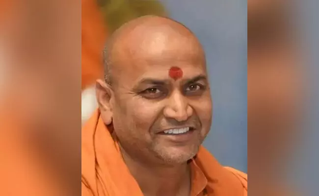 ಕಾಡಸಿದ್ದೇಶ್ವರ ಸ್ವಾಮೀಜಿಗೆ ವಿಜಯಪುರ ಪ್ರವೇಶ ನಿರ್ಬಂಧ; ಜಿಲ್ಲಾಡಳಿತದ ಕ್ರಮ ಎತ್ತಿ ಹಿಡಿದ ಹೈಕೋರ್ಟ್ ಕಾಡಸಿದ್ದೇಶ್ವರ ಸ್ವಾಮೀಜಿಗೆ ವಿಜಯಪುರ ಪ್ರವೇಶ ನಿರ್ಬಂಧ; ಜಿಲ್ಲಾಡಳಿತದ ಕ್ರಮ ಎತ್ತಿ ಹಿಡಿದ ಹೈಕೋರ್ಟ್