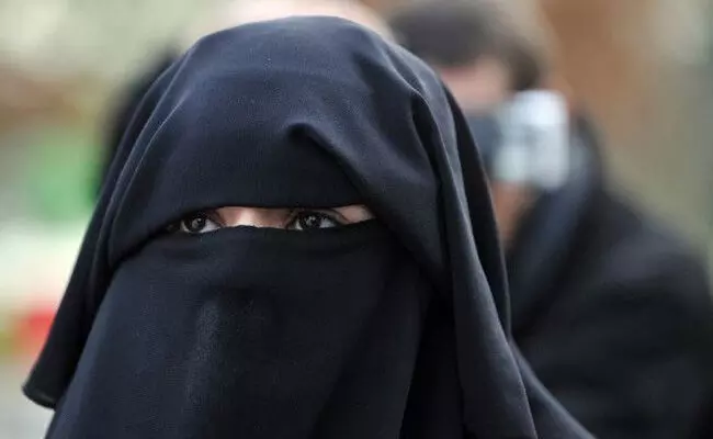 ಹಿಜಾಬ್ ವಿವಾದ | ಶಾಲೆಯಲ್ಲಿ ಹಿಜಾಬ್ ಧರಿಸಲು ಮುಸ್ಲಿಂ ವಿದ್ಯಾರ್ಥಿಗೆ ಅನುಮತಿ: ಡಿಡಿಇ ನಿರ್ದೇಶನಕ್ಕೆ ತಡೆ ನೀಡಲು ಕೇರಳ ಹೈಕೋರ್ಟ್ ನಕಾರ