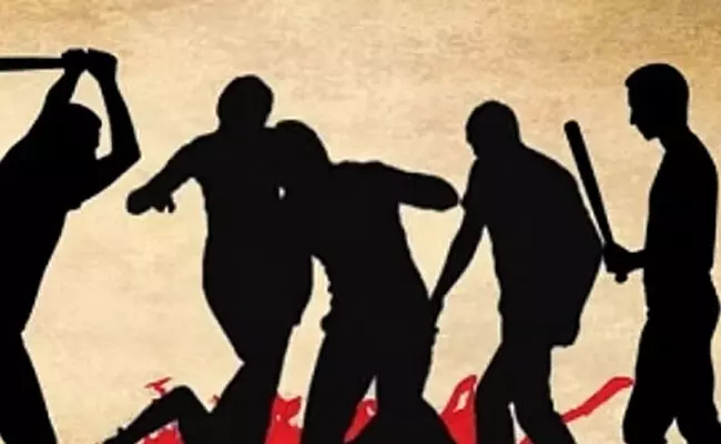 ಅಕ್ರಮ ಗಣಿಗಾರಿಕೆ ಪ್ರತಿಭಟಿಸಿದ ದಲಿತನ ಮೇಲೆ ಮೂತ್ರವಿಸರ್ಜನೆ, ಹಲ್ಲೆ